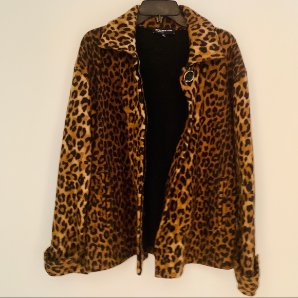 Vintage Wool blend leopard cape coat w big gold /black buttons.Perfect Condition - Picture 2 of 6